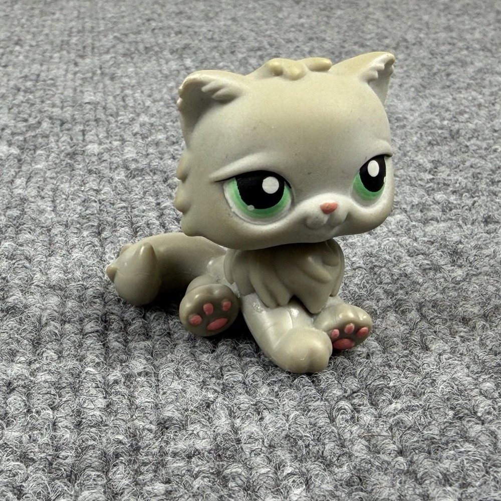 Hasbro‎ Littlest Pet Shop Gray Persian Cat Figure #82 2007 Green Eyes LPS Toy